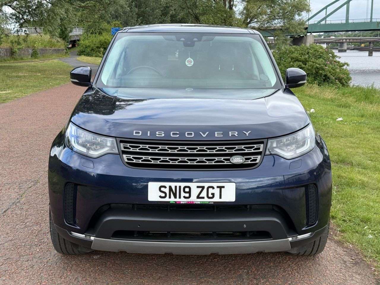 A 2019 LAND ROVER DISCOVERY 3.0 SD V6 SE SUV 5dr Diesel Auto 4WD Euro 6 (s/s) (306 ps) **FULL LEATHER E A 2019 LAND ROVER DISCOVERY 3.0 SD V6 SE SUV 5dr Diesel Auto 4WD Euro 6 (s/s) (306 ps) **FULL LEATHER E