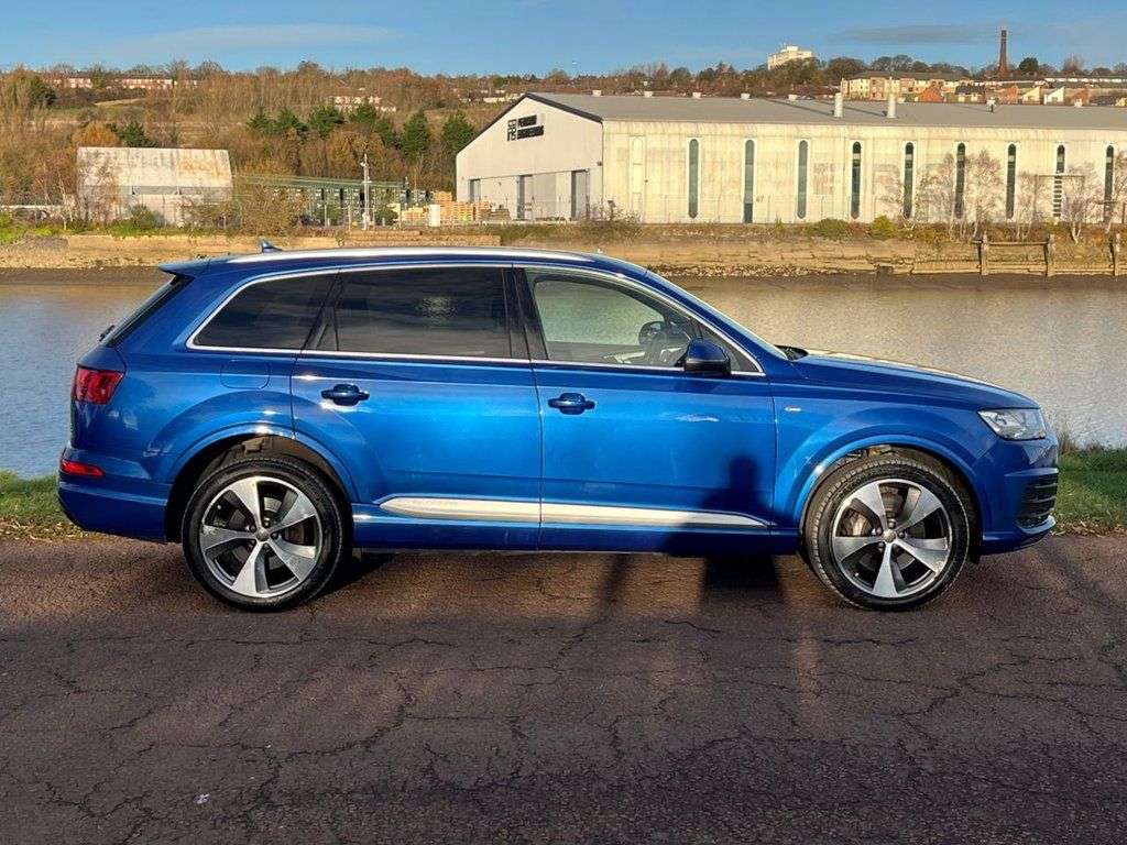 A 2016 AUDI Q7 3.0 TDI V6 S line SUV 5dr Diesel Tiptronic quattro Euro 6 (s/s) (272 ps) 21 A 2016 AUDI Q7 3.0 TDI V6 S line SUV 5dr Diesel Tiptronic quattro Euro 6 (s/s) (272 ps) 21