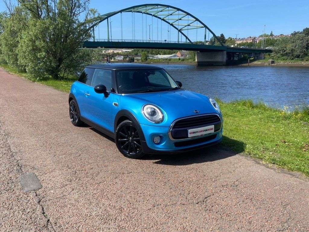 A 2017 MINI HATCH 1.5 Cooper D Hatchback 3dr Diesel Auto Euro 6 (s/s) (116 ps) *UPGRADED ALLO A 2017 MINI HATCH 1.5 Cooper D Hatchback 3dr Diesel Auto Euro 6 (s/s) (116 ps) *UPGRADED ALLO