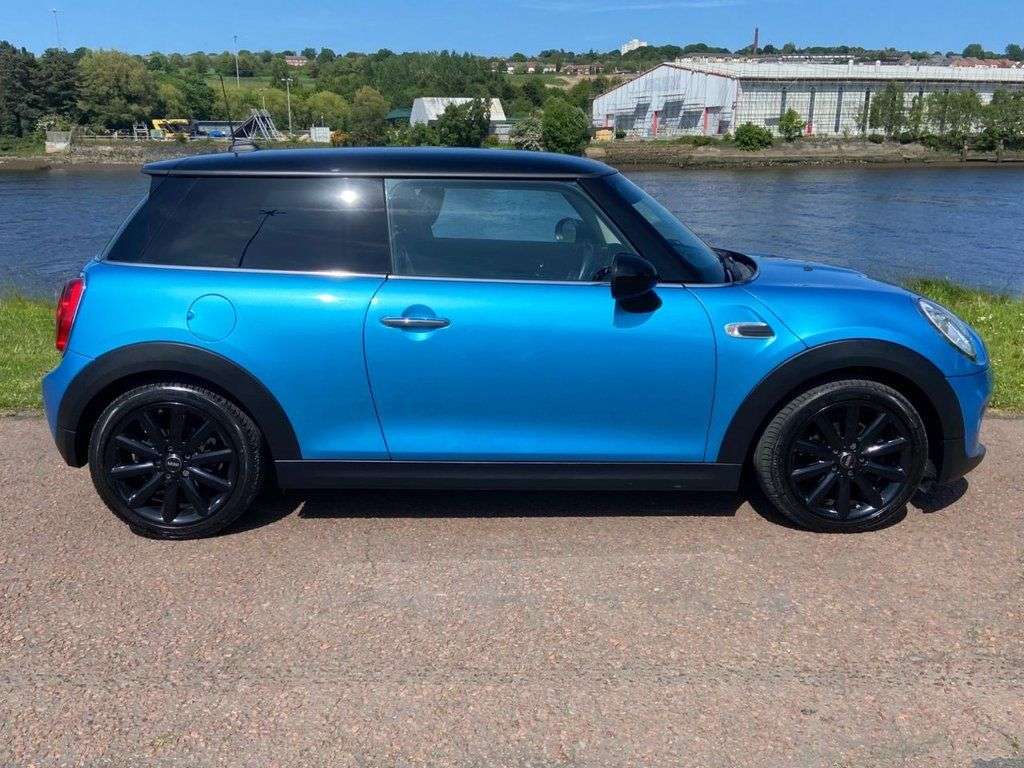 A 2017 MINI HATCH 1.5 Cooper D Hatchback 3dr Diesel Auto Euro 6 (s/s) (116 ps) *UPGRADED ALLO A 2017 MINI HATCH 1.5 Cooper D Hatchback 3dr Diesel Auto Euro 6 (s/s) (116 ps) *UPGRADED ALLO