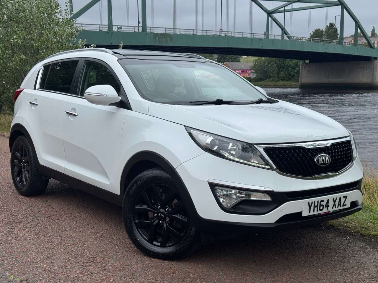 A 2014 KIA SPORTAGE 1.7 CRDi EcoDynamics 2 SUV 5dr Diesel Manual 2WD Euro 5 (s/s) (114 bhp) SPA A 2014 KIA SPORTAGE 1.7 CRDi EcoDynamics 2 SUV 5dr Diesel Manual 2WD Euro 5 (s/s) (114 bhp) SPA