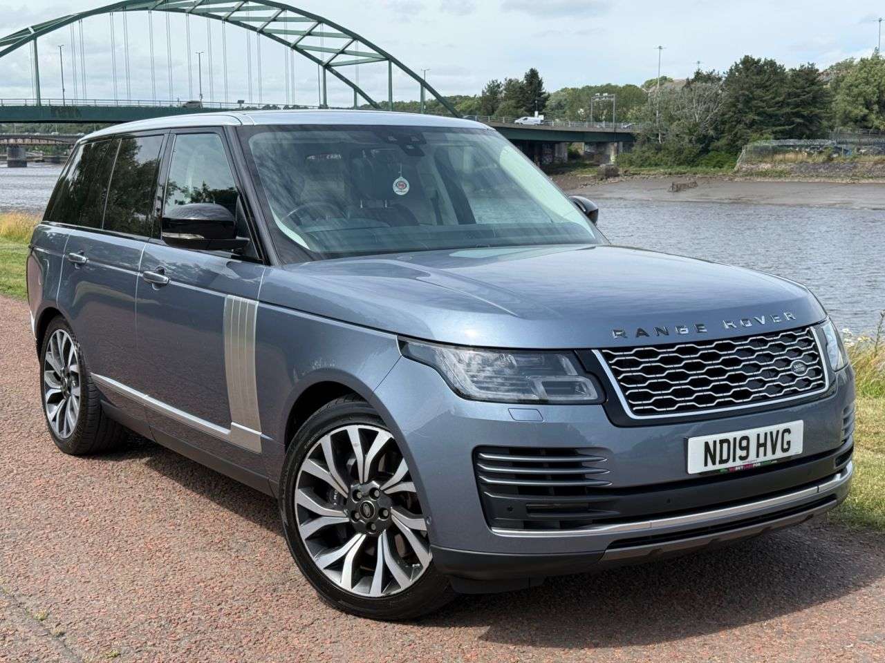 A 2019 LAND ROVER RANGE ROVER 2.0 P400e 12.4kWh GPF Vogue SE SUV 5dr Petrol Plug-in Hybrid Auto 4WD Euro A 2019 LAND ROVER RANGE ROVER 2.0 P400e 12.4kWh GPF Vogue SE SUV 5dr Petrol Plug-in Hybrid Auto 4WD Euro