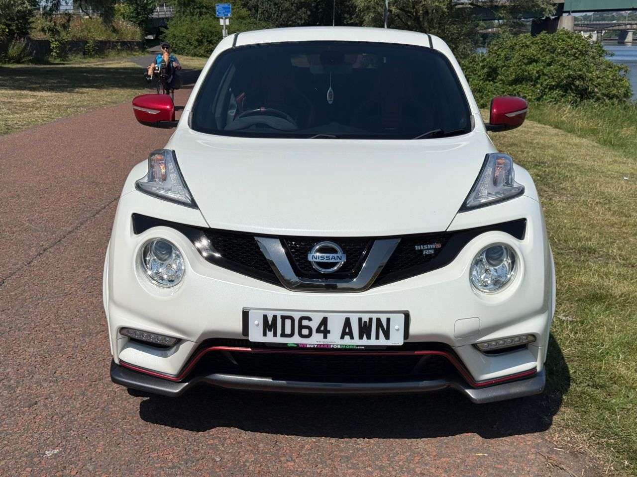 A 2015 NISSAN JUKE 1.6 DIG-T Nismo RS SUV 5dr Petrol XTRON 4WD Euro 5 (214 ps) **SAT NAV** A 2015 NISSAN JUKE 1.6 DIG-T Nismo RS SUV 5dr Petrol XTRON 4WD Euro 5 (214 ps) **SAT NAV**