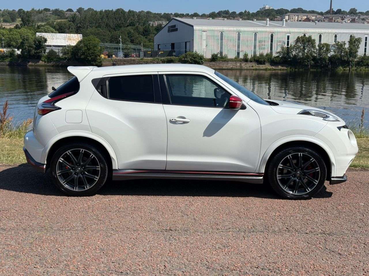 A 2015 NISSAN JUKE 1.6 DIG-T Nismo RS SUV 5dr Petrol XTRON 4WD Euro 5 (214 ps) **SAT NAV** A 2015 NISSAN JUKE 1.6 DIG-T Nismo RS SUV 5dr Petrol XTRON 4WD Euro 5 (214 ps) **SAT NAV**
