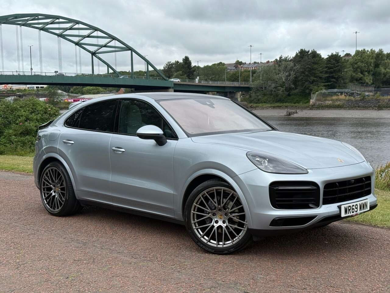 A 2019 PORSCHE CAYENNE 3.0T V6 Coupe 5dr Petrol TiptronicS 4WD Euro 6 (s/s) (340 ps) **PAN ROOF** A 2019 PORSCHE CAYENNE 3.0T V6 Coupe 5dr Petrol TiptronicS 4WD Euro 6 (s/s) (340 ps) **PAN ROOF**