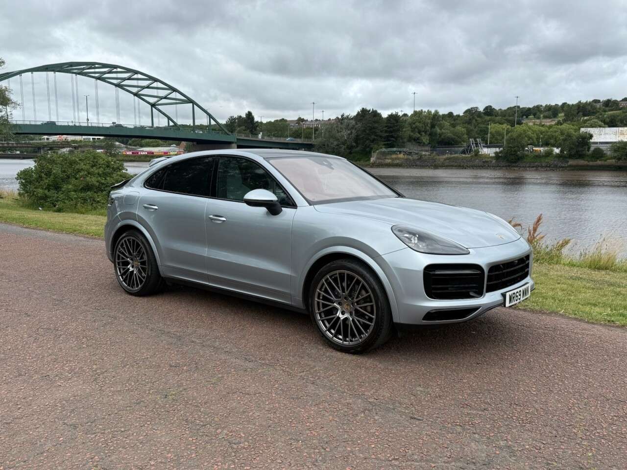 A 2019 PORSCHE CAYENNE 3.0T V6 Coupe 5dr Petrol TiptronicS 4WD Euro 6 (s/s) (340 ps) **PAN ROOF** A 2019 PORSCHE CAYENNE 3.0T V6 Coupe 5dr Petrol TiptronicS 4WD Euro 6 (s/s) (340 ps) **PAN ROOF**