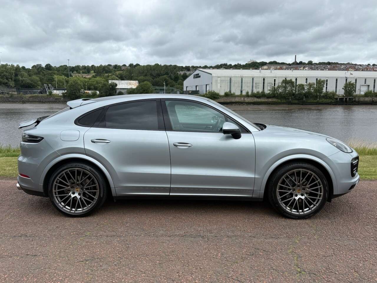 A 2019 PORSCHE CAYENNE 3.0T V6 Coupe 5dr Petrol TiptronicS 4WD Euro 6 (s/s) (340 ps) **PAN ROOF** A 2019 PORSCHE CAYENNE 3.0T V6 Coupe 5dr Petrol TiptronicS 4WD Euro 6 (s/s) (340 ps) **PAN ROOF**