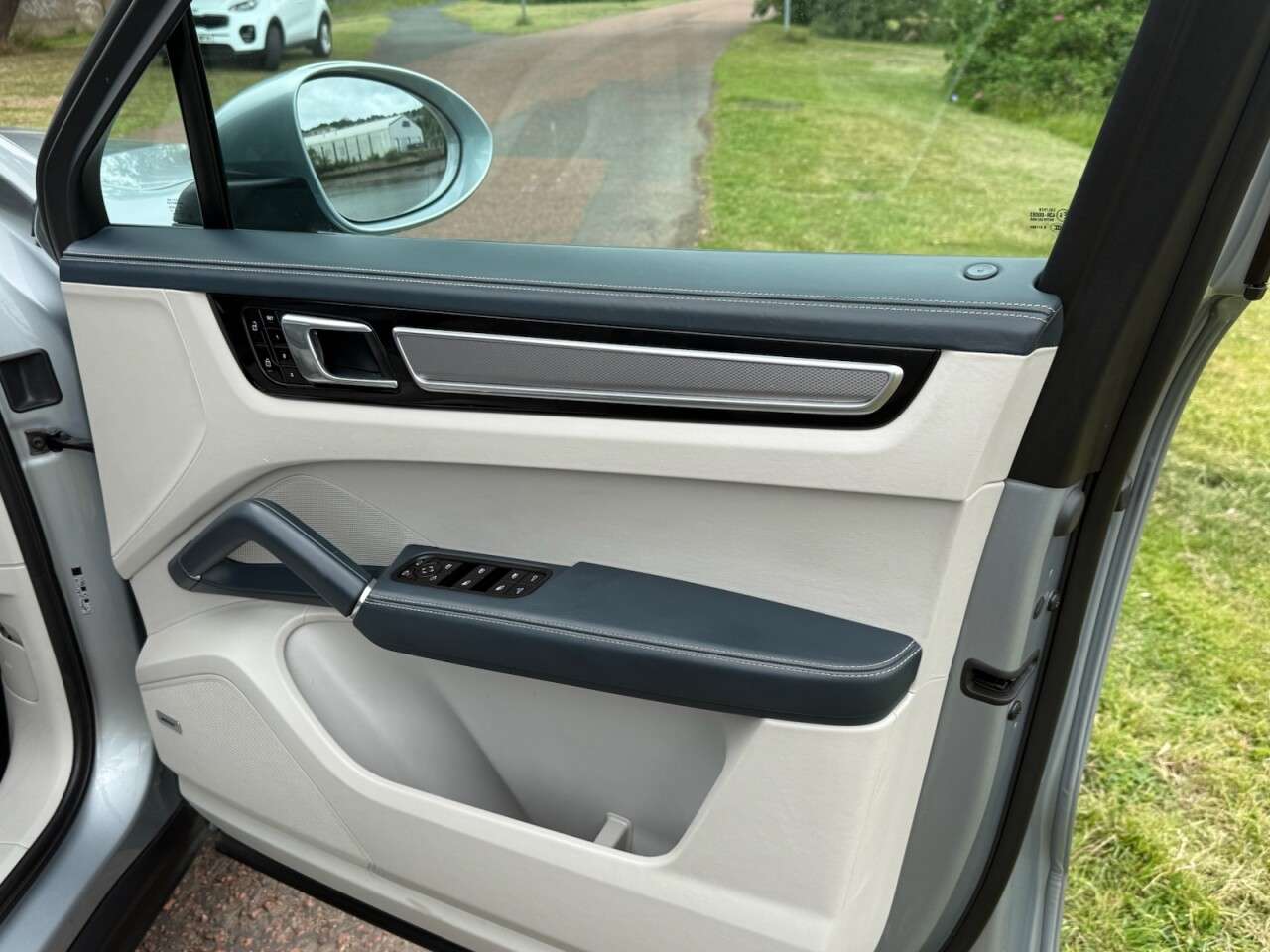 2019 PORSCHE CAYENNE 2019 PORSCHE CAYENNE