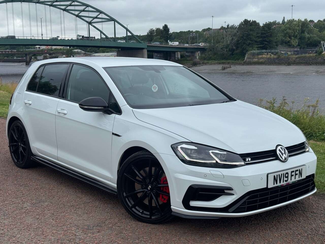 A 2019 VOLKSWAGEN GOLF 2.0 TSI R Hatchback 5dr Petrol DSG 4Motion Euro 6 (s/s) (300 ps) **SAT NAV* A 2019 VOLKSWAGEN GOLF 2.0 TSI R Hatchback 5dr Petrol DSG 4Motion Euro 6 (s/s) (300 ps) **SAT NAV*
