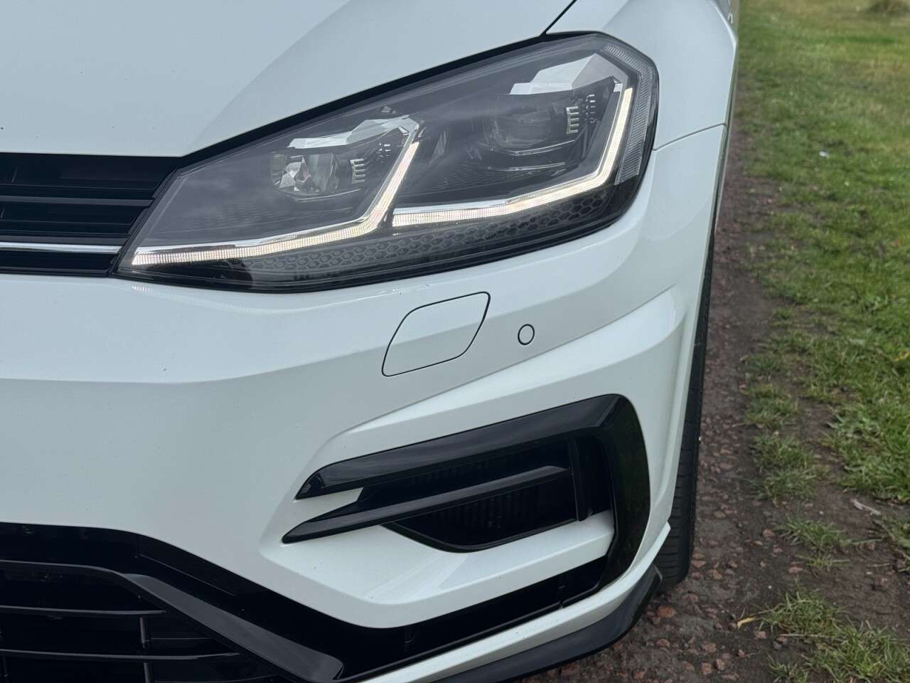 A 2019 VOLKSWAGEN GOLF 2.0 TSI R Hatchback 5dr Petrol DSG 4Motion Euro 6 (s/s) (300 ps) **SAT NAV* A 2019 VOLKSWAGEN GOLF 2.0 TSI R Hatchback 5dr Petrol DSG 4Motion Euro 6 (s/s) (300 ps) **SAT NAV*