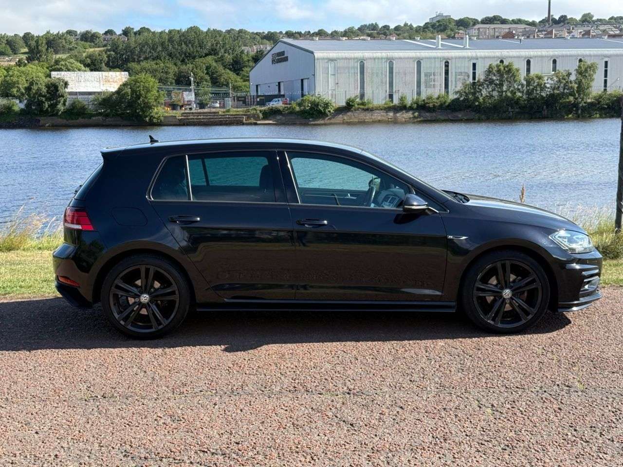 A 2020 VOLKSWAGEN GOLF 2.0 TDI R-Line Edition Hatchback 5dr Diesel DSG Euro 6 (s/s) (150 ps) **ADA A 2020 VOLKSWAGEN GOLF 2.0 TDI R-Line Edition Hatchback 5dr Diesel DSG Euro 6 (s/s) (150 ps) **ADA