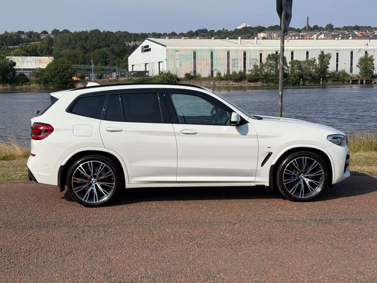 A 2020 BMW X3 2.0 20d MHT M Sport SUV 5dr Diesel Hybrid Auto xDrive Euro 6 (s/s) (190 ps) A 2020 BMW X3 2.0 20d MHT M Sport SUV 5dr Diesel Hybrid Auto xDrive Euro 6 (s/s) (190 ps)