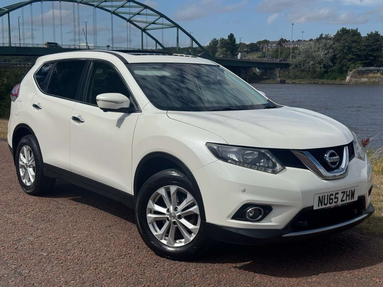 A 2015 NISSAN X-TRAIL 1.6 dCi Acenta SUV 5dr Diesel Manual Euro 5 (s/s) (130 ps) SUN ROOF A 2015 NISSAN X-TRAIL 1.6 dCi Acenta SUV 5dr Diesel Manual Euro 5 (s/s) (130 ps) SUN ROOF