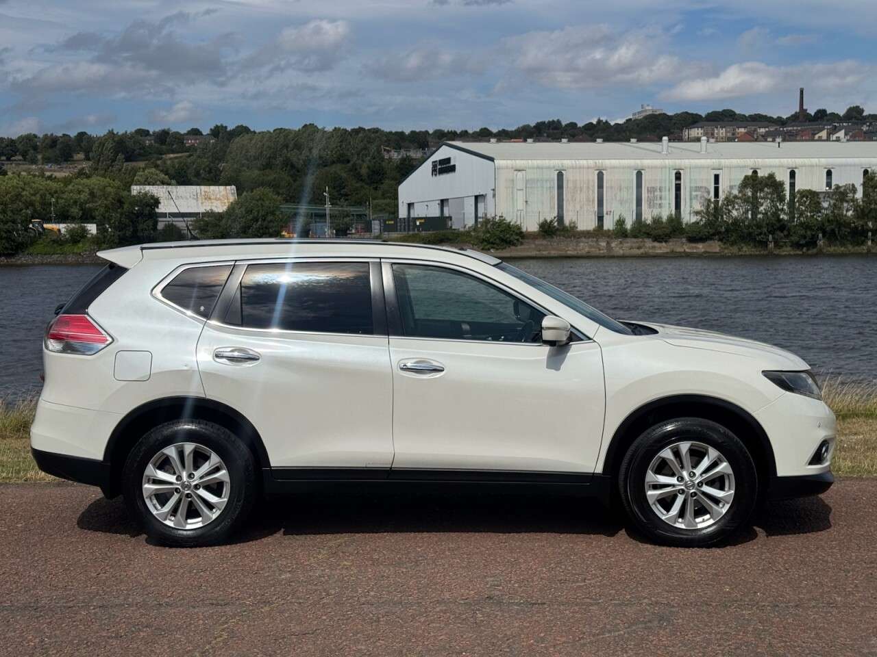 A 2015 NISSAN X-TRAIL 1.6 dCi Acenta SUV 5dr Diesel Manual Euro 5 (s/s) (130 ps) SUN ROOF A 2015 NISSAN X-TRAIL 1.6 dCi Acenta SUV 5dr Diesel Manual Euro 5 (s/s) (130 ps) SUN ROOF