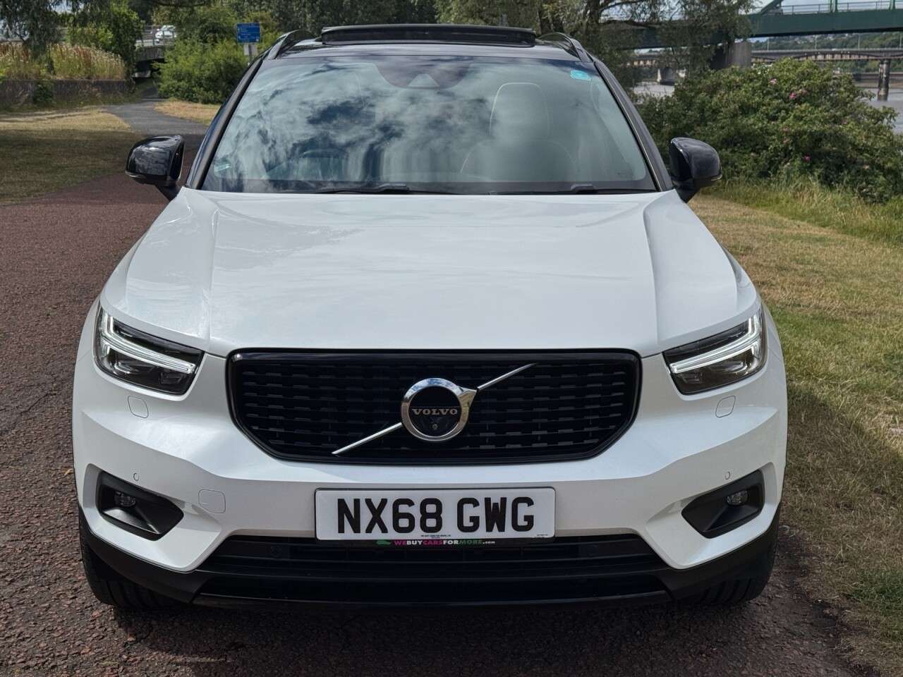A 2018 VOLVO XC40 2.0 D4 R-Design SUV 5dr Diesel Auto AWD Euro 6 (s/s) (190 ps) ***HARMAN KAR A 2018 VOLVO XC40 2.0 D4 R-Design SUV 5dr Diesel Auto AWD Euro 6 (s/s) (190 ps) ***HARMAN KAR