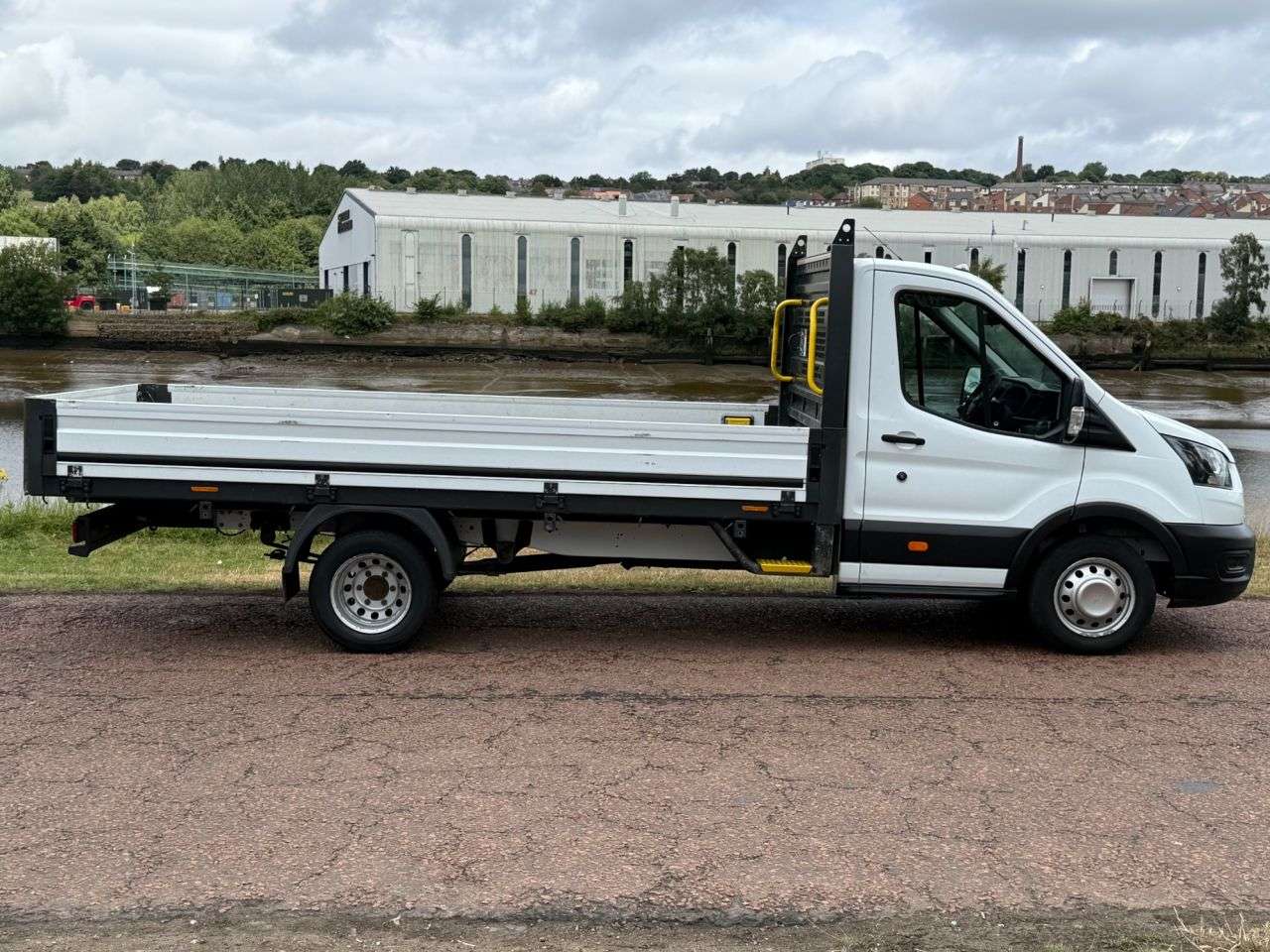 A 2019 FORD TRANSIT 2.0 350 EcoBlue Leader Chassis Cab 2dr Diesel Manual RWD L4 Euro 6 (s/s) (1 A 2019 FORD TRANSIT 2.0 350 EcoBlue Leader Chassis Cab 2dr Diesel Manual RWD L4 Euro 6 (s/s) (1
