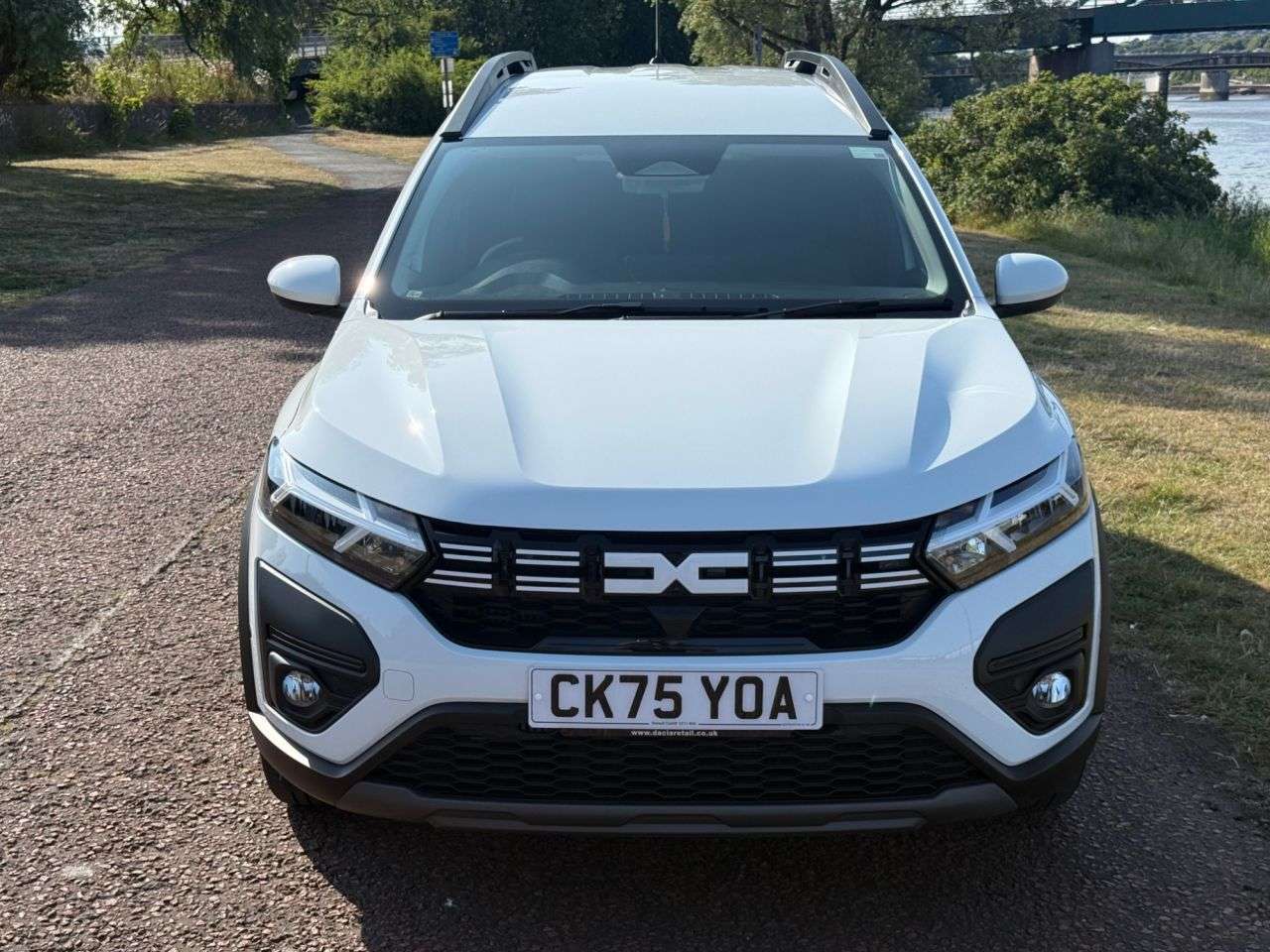 A 2025 DACIA JOGGER 1.0 TCe Expression MPV 5dr Petrol Manual Euro 6 (s/s) (110 ps) **LOW MILAGE A 2025 DACIA JOGGER 1.0 TCe Expression MPV 5dr Petrol Manual Euro 6 (s/s) (110 ps) **LOW MILAGE