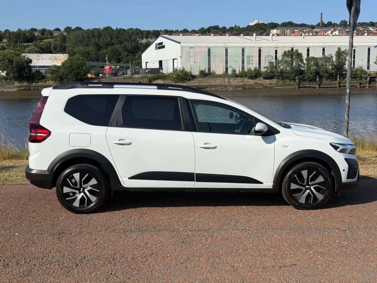 A 2025 DACIA JOGGER 1.0 TCe Expression MPV 5dr Petrol Manual Euro 6 (s/s) (110 ps) **LOW MILAGE A 2025 DACIA JOGGER 1.0 TCe Expression MPV 5dr Petrol Manual Euro 6 (s/s) (110 ps) **LOW MILAGE