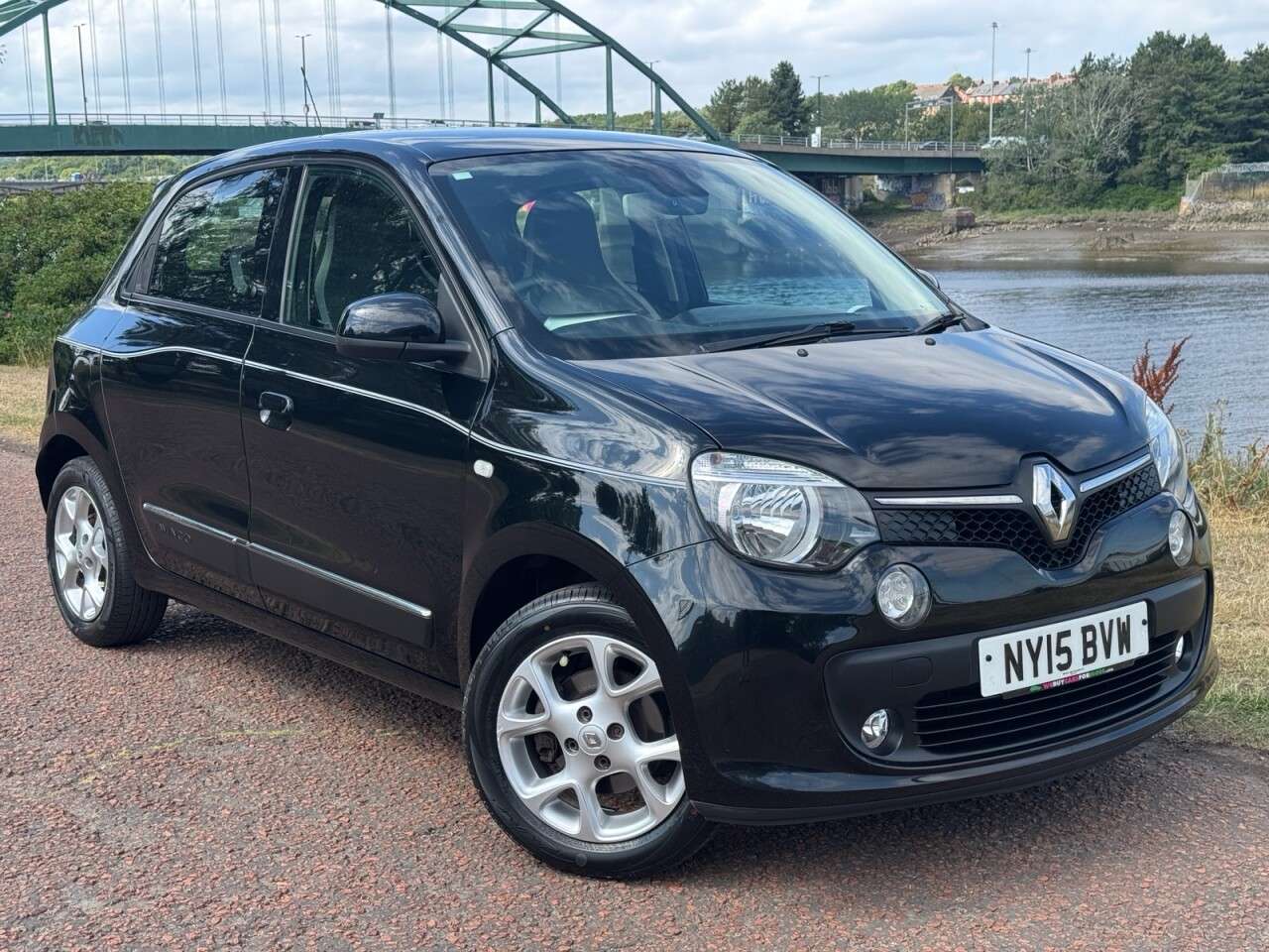 A 2015 RENAULT TWINGO 1.0 SCe Dynamique Hatchback 5dr Petrol Manual Euro 6 (s/s) (70 ps) A 2015 RENAULT TWINGO 1.0 SCe Dynamique Hatchback 5dr Petrol Manual Euro 6 (s/s) (70 ps)
