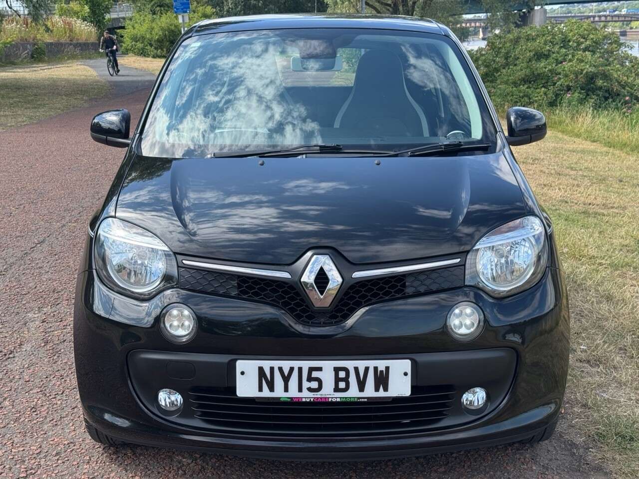 A 2015 RENAULT TWINGO 1.0 SCe Dynamique Hatchback 5dr Petrol Manual Euro 6 (s/s) (70 ps) A 2015 RENAULT TWINGO 1.0 SCe Dynamique Hatchback 5dr Petrol Manual Euro 6 (s/s) (70 ps)