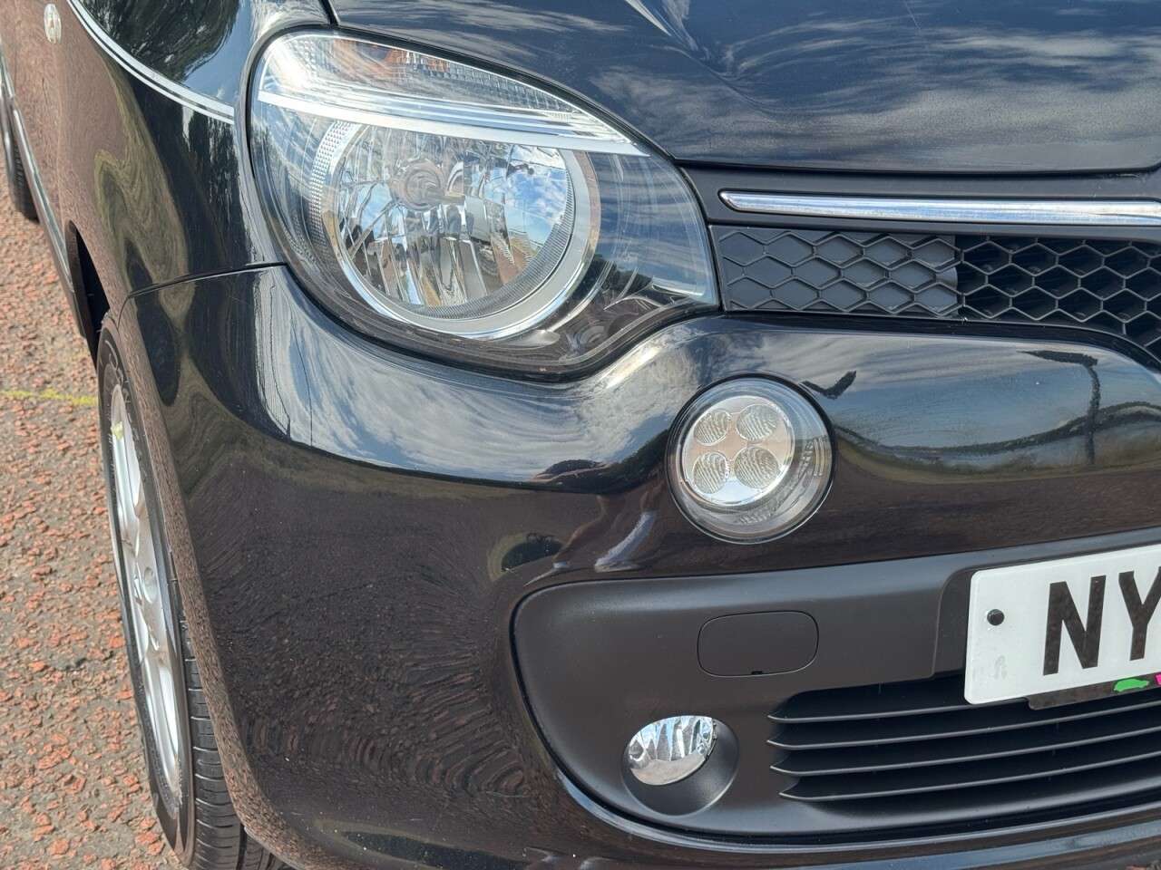 A 2015 RENAULT TWINGO 1.0 SCe Dynamique Hatchback 5dr Petrol Manual Euro 6 (s/s) (70 ps) A 2015 RENAULT TWINGO 1.0 SCe Dynamique Hatchback 5dr Petrol Manual Euro 6 (s/s) (70 ps)