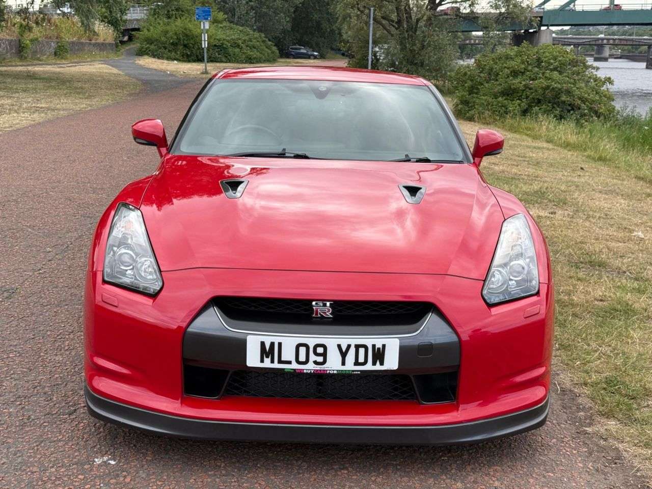 A 2009 NISSAN GT-R 3.8 V6 Black Edition Coupe 2dr Petrol Auto 4WD Euro 4 (485 ps) **FRONT END A 2009 NISSAN GT-R 3.8 V6 Black Edition Coupe 2dr Petrol Auto 4WD Euro 4 (485 ps) **FRONT END