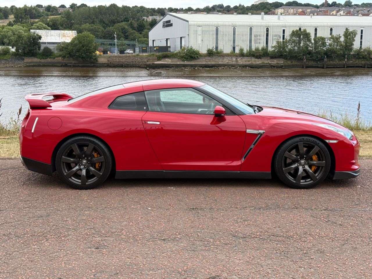 A 2009 NISSAN GT-R 3.8 V6 Black Edition Coupe 2dr Petrol Auto 4WD Euro 4 (485 ps) **FRONT END A 2009 NISSAN GT-R 3.8 V6 Black Edition Coupe 2dr Petrol Auto 4WD Euro 4 (485 ps) **FRONT END