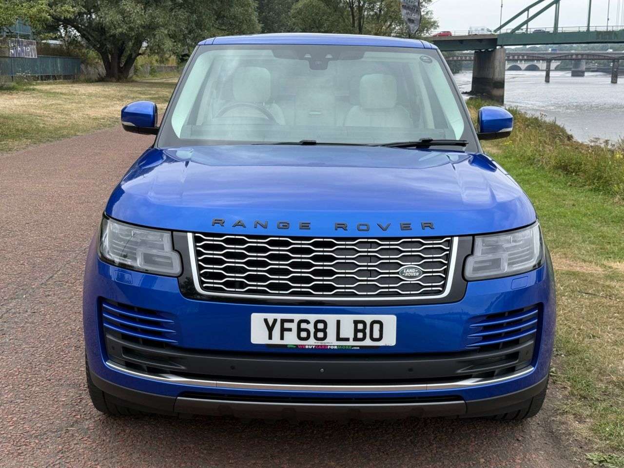 A 2018 LAND ROVER RANGE ROVER 2.0 P400e 12.4kWh GPF Vogue SUV 5dr Petrol Plug-in Hybrid Auto 4WD Euro 6 ( A 2018 LAND ROVER RANGE ROVER 2.0 P400e 12.4kWh GPF Vogue SUV 5dr Petrol Plug-in Hybrid Auto 4WD Euro 6 (