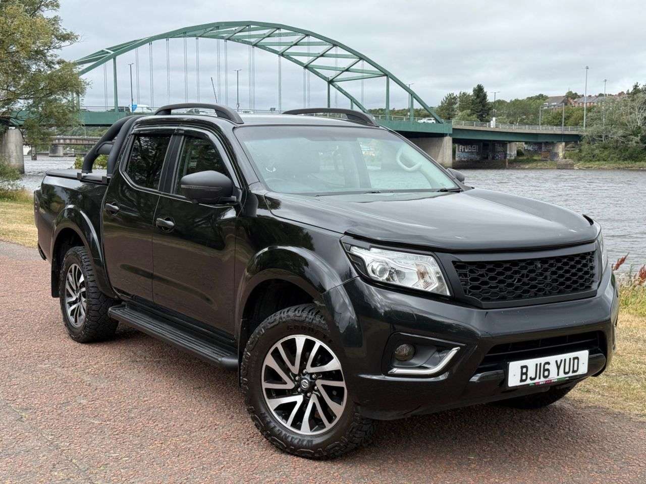 A 2019 NISSAN NAVARA 2.3 dCi Tekna Pickup Double Cab 4dr Diesel Manual 4WD Euro 5 (190 ps) **INT A 2019 NISSAN NAVARA 2.3 dCi Tekna Pickup Double Cab 4dr Diesel Manual 4WD Euro 5 (190 ps) **INT