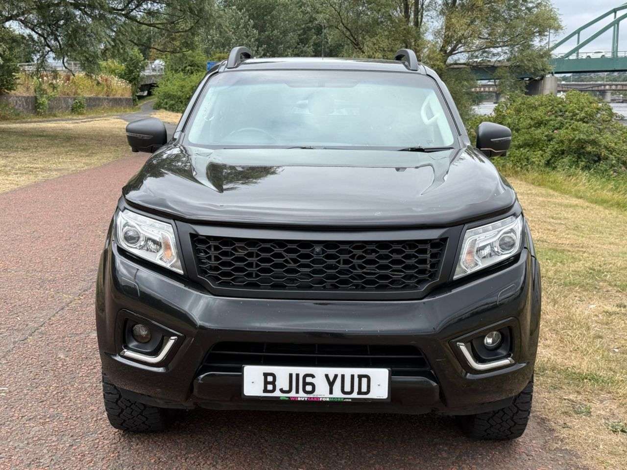 A 2019 NISSAN NAVARA 2.3 dCi Tekna Pickup Double Cab 4dr Diesel Manual 4WD Euro 5 (190 ps) **INT A 2019 NISSAN NAVARA 2.3 dCi Tekna Pickup Double Cab 4dr Diesel Manual 4WD Euro 5 (190 ps) **INT