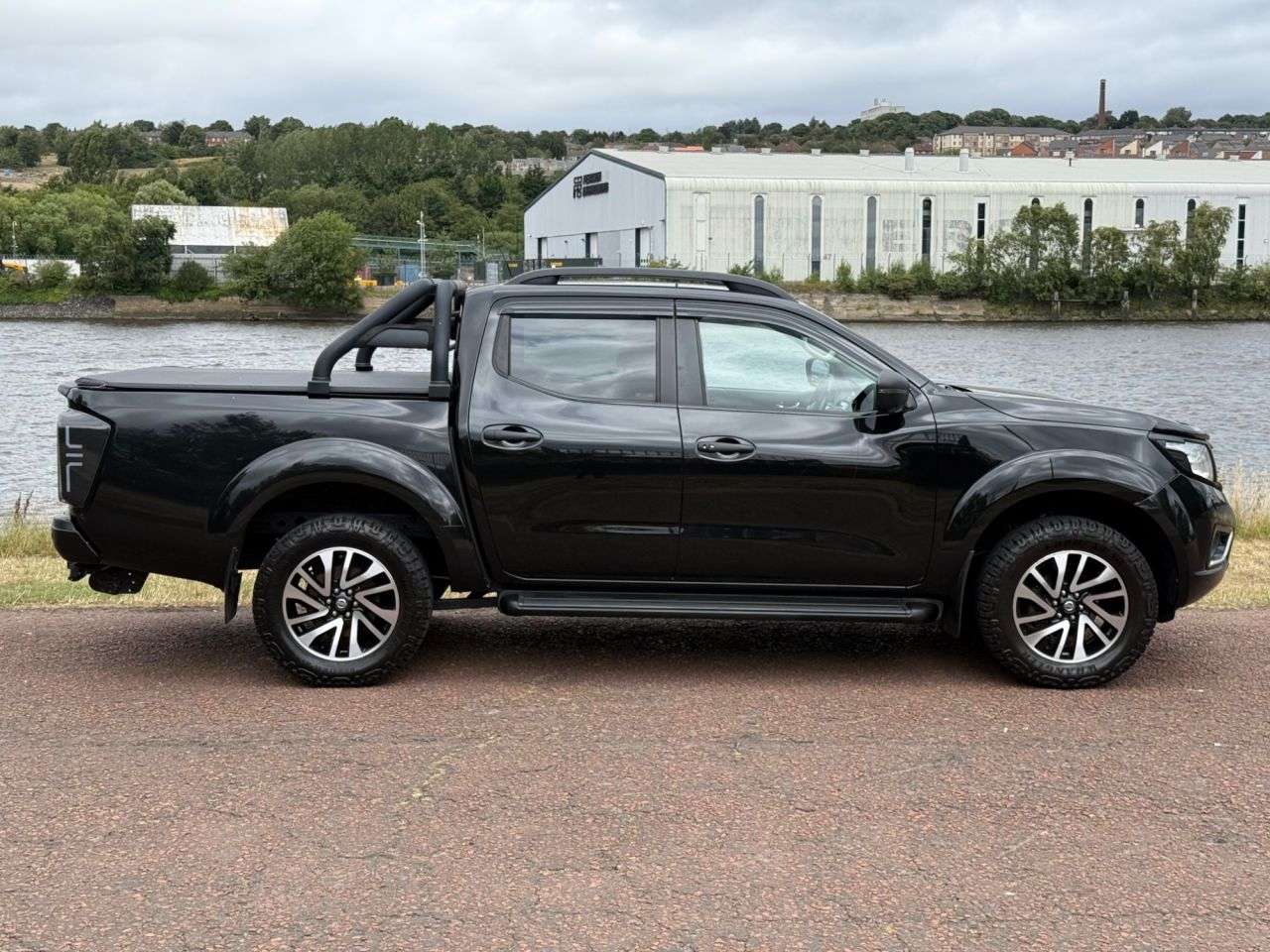 A 2019 NISSAN NAVARA 2.3 dCi Tekna Pickup Double Cab 4dr Diesel Manual 4WD Euro 5 (190 ps) **INT A 2019 NISSAN NAVARA 2.3 dCi Tekna Pickup Double Cab 4dr Diesel Manual 4WD Euro 5 (190 ps) **INT