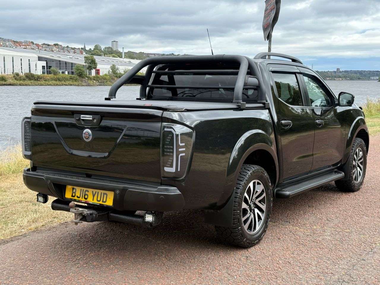 A 2019 NISSAN NAVARA 2.3 dCi Tekna Pickup Double Cab 4dr Diesel Manual 4WD Euro 5 (190 ps) **INT A 2019 NISSAN NAVARA 2.3 dCi Tekna Pickup Double Cab 4dr Diesel Manual 4WD Euro 5 (190 ps) **INT