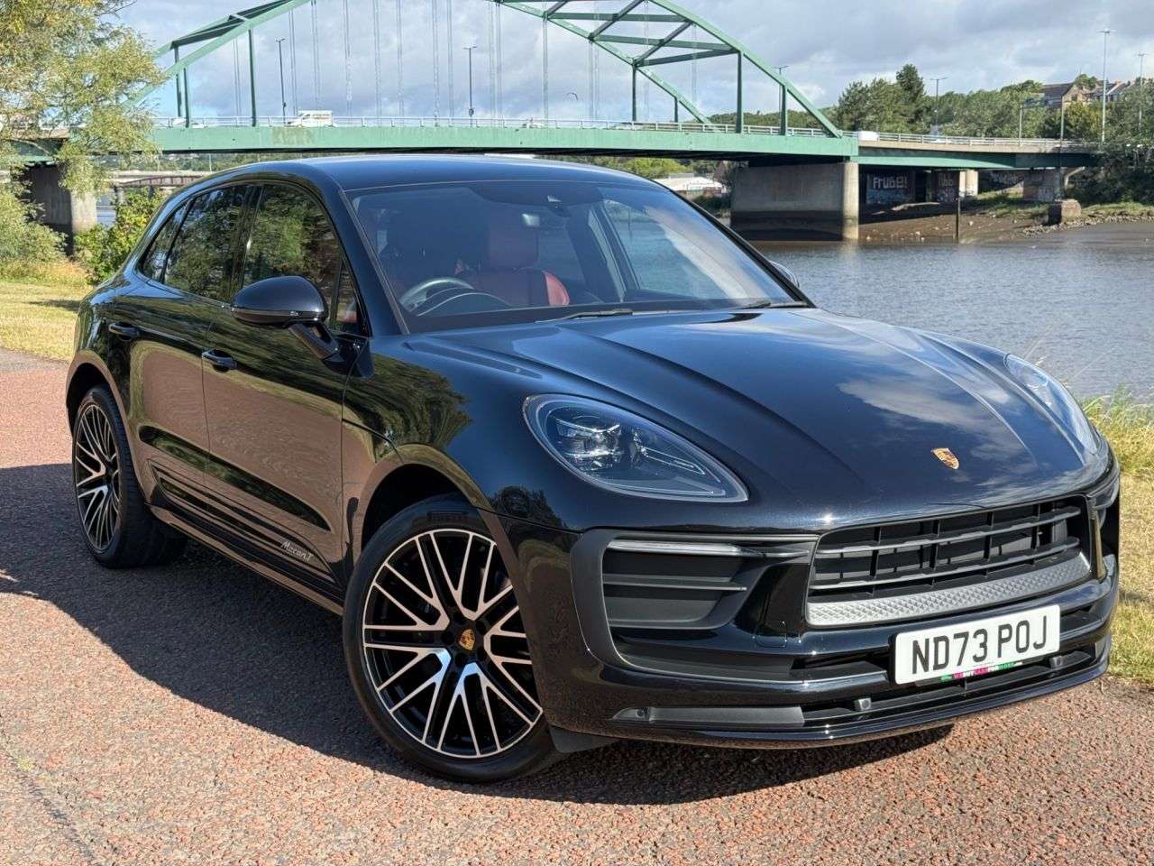 A 2023 PORSCHE MACAN 2.0T T SUV 5dr Petrol PDK 4WD Euro 6 (s/s) (265 ps) **SPORTS CHRONO PACKAGE A 2023 PORSCHE MACAN 2.0T T SUV 5dr Petrol PDK 4WD Euro 6 (s/s) (265 ps) **SPORTS CHRONO PACKAGE