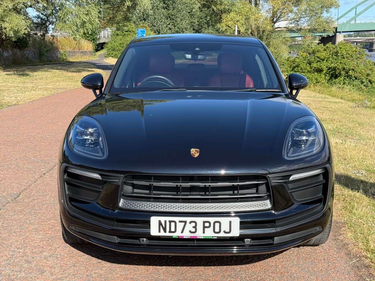 A 2023 PORSCHE MACAN 2.0T T SUV 5dr Petrol PDK 4WD Euro 6 (s/s) (265 ps) **SPORTS CHRONO PACKAGE A 2023 PORSCHE MACAN 2.0T T SUV 5dr Petrol PDK 4WD Euro 6 (s/s) (265 ps) **SPORTS CHRONO PACKAGE