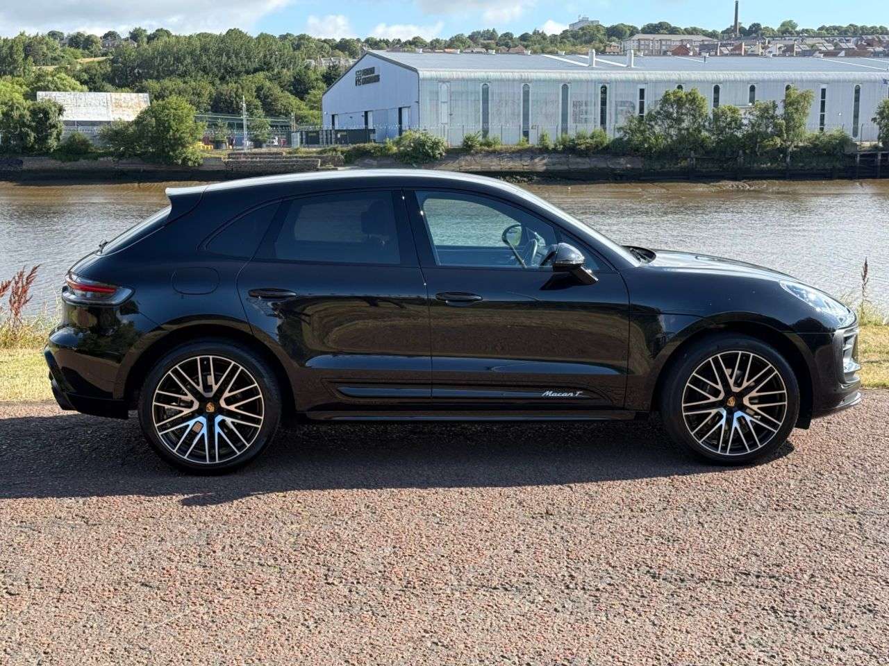 A 2023 PORSCHE MACAN 2.0T T SUV 5dr Petrol PDK 4WD Euro 6 (s/s) (265 ps) **SPORTS CHRONO PACKAGE A 2023 PORSCHE MACAN 2.0T T SUV 5dr Petrol PDK 4WD Euro 6 (s/s) (265 ps) **SPORTS CHRONO PACKAGE