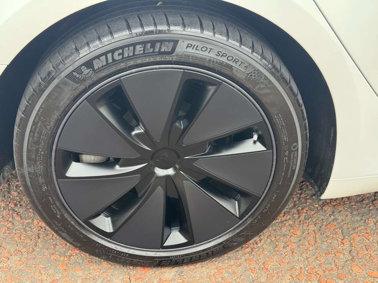 2024 TESLA MODEL 3 2024 TESLA MODEL 3