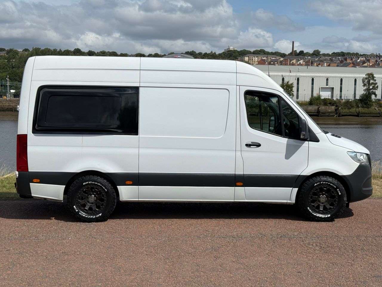 A 2021 MERCEDES-BENZ SPRINTER 2.0 315 CDI Progressive Panel Van 5dr Diesel Manual RWD L2 H2 Euro 6 (s/s) A 2021 MERCEDES-BENZ SPRINTER 2.0 315 CDI Progressive Panel Van 5dr Diesel Manual RWD L2 H2 Euro 6 (s/s)