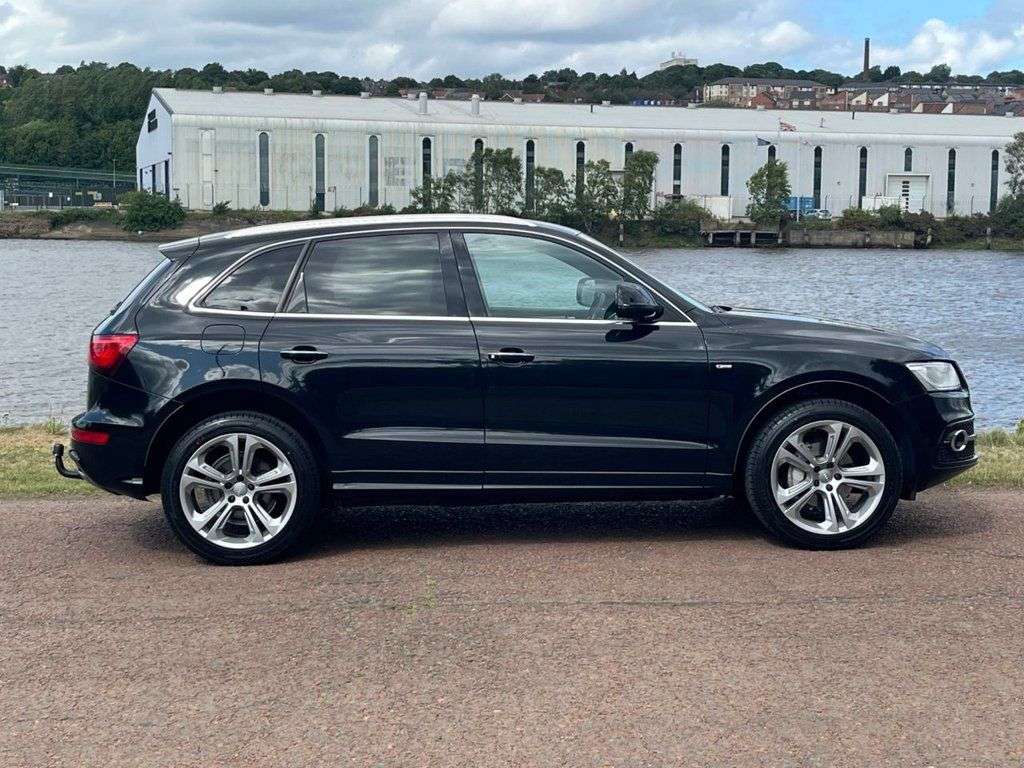 A 2015 AUDI Q5 2.0 TDI S line Plus SUV 5dr Diesel S Tronic quattro Euro 6 (s/s) (190 ps) * A 2015 AUDI Q5 2.0 TDI S line Plus SUV 5dr Diesel S Tronic quattro Euro 6 (s/s) (190 ps) *