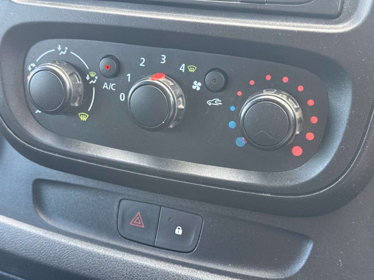 2019 NISSAN NV300 2019 NISSAN NV300