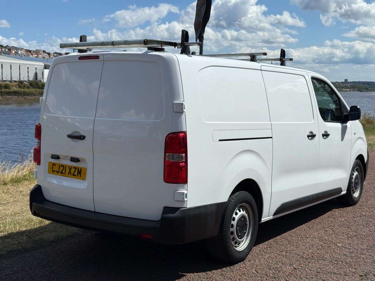 A 2021 CITROEN DISPATCH 1.5 BlueHDi 1200 Enterprise XL Panel Van 6dr Diesel Manual FWD 3 Euro 6 (s/ A 2021 CITROEN DISPATCH 1.5 BlueHDi 1200 Enterprise XL Panel Van 6dr Diesel Manual FWD 3 Euro 6 (s/