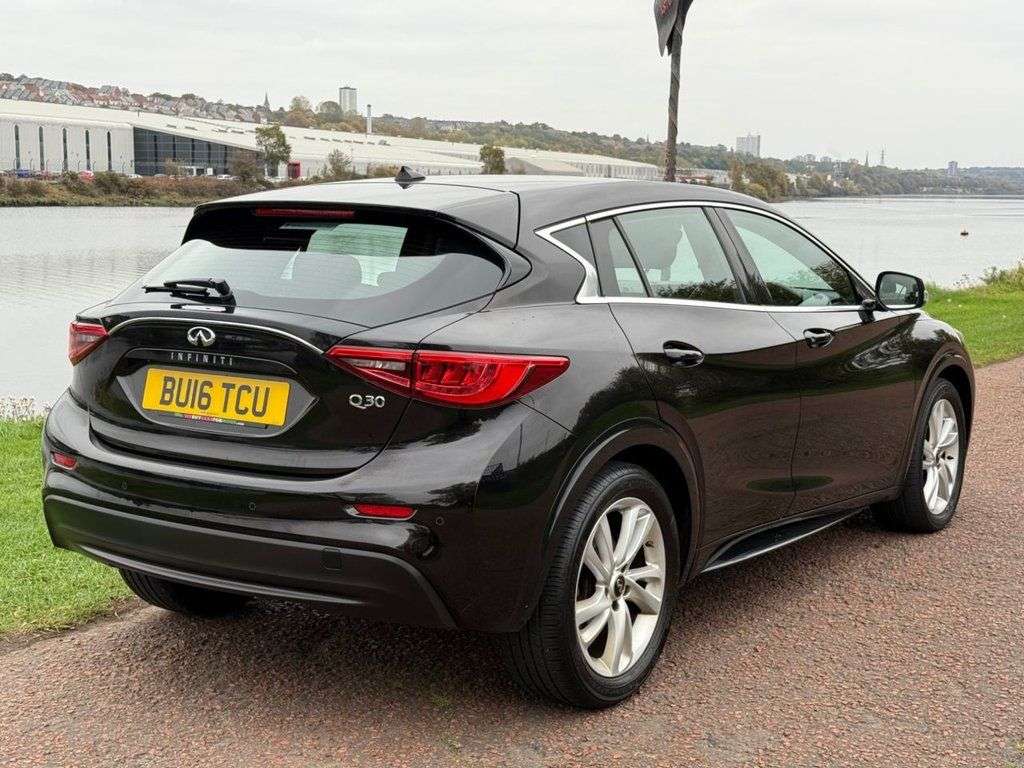 2016 INFINITI Q30 2016 INFINITI Q30