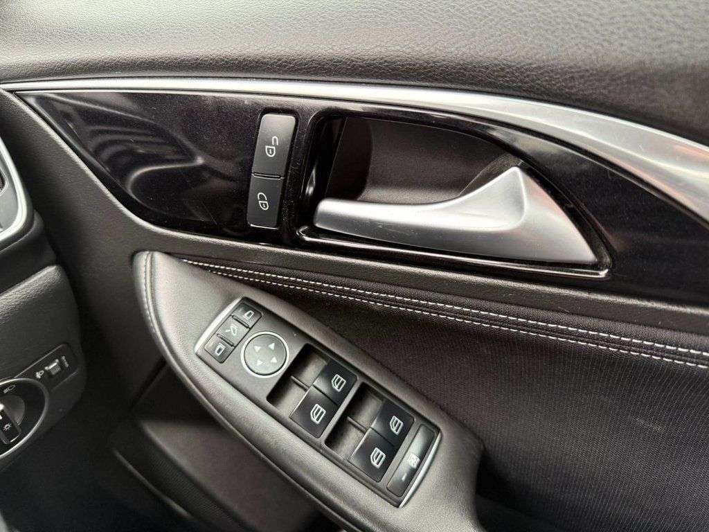 2016 INFINITI Q30 2016 INFINITI Q30