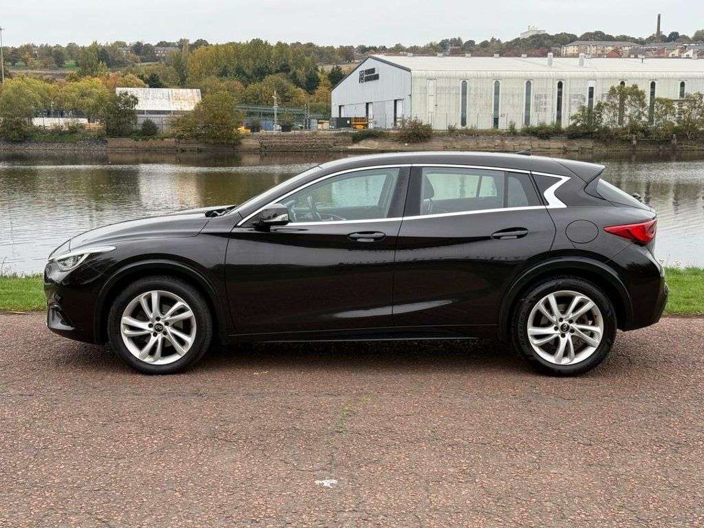 2016 INFINITI Q30 2016 INFINITI Q30