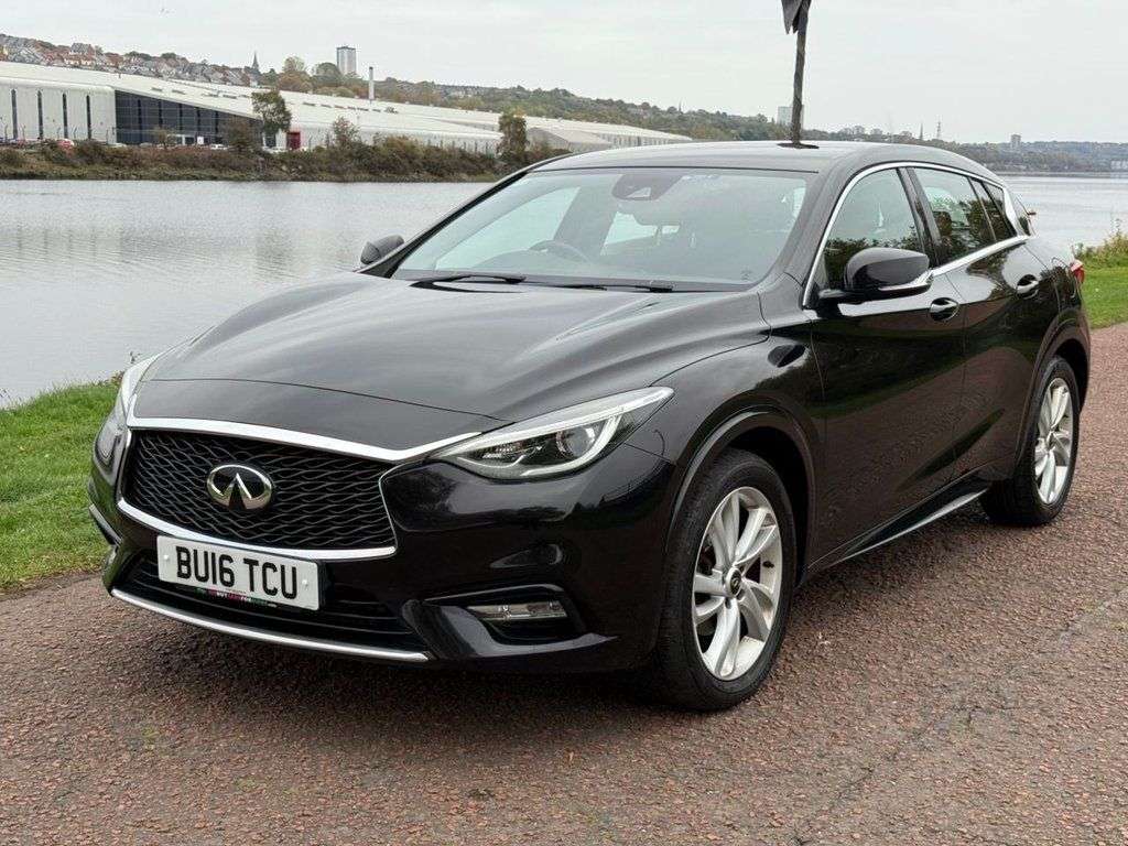 2016 INFINITI Q30 2016 INFINITI Q30