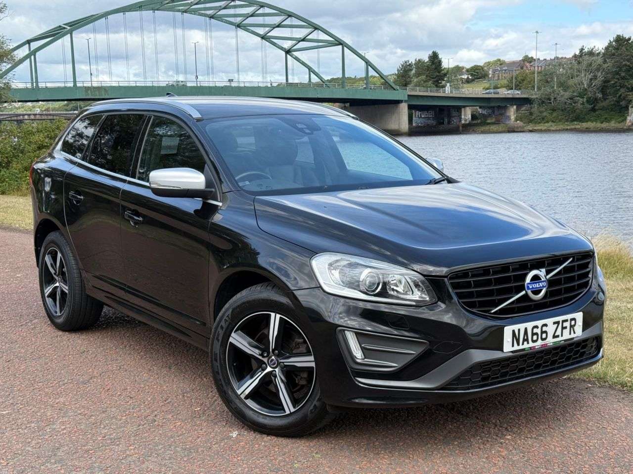 A 2016 VOLVO XC60 2.4 D4 R-Design Lux Nav SUV 5dr Diesel Auto AWD Euro 6 (s/s) (190 ps) **HEA A 2016 VOLVO XC60 2.4 D4 R-Design Lux Nav SUV 5dr Diesel Auto AWD Euro 6 (s/s) (190 ps) **HEA