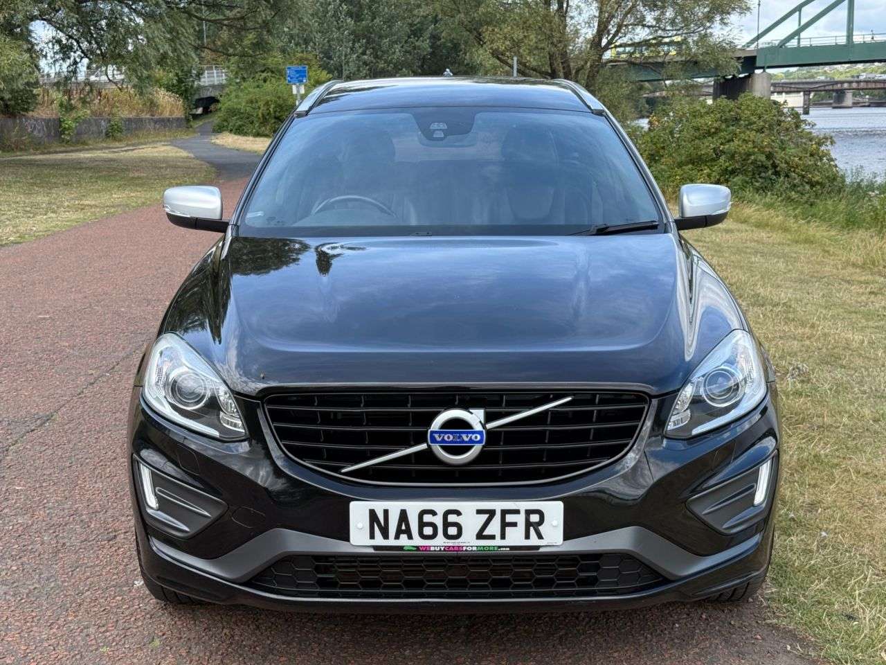 A 2016 VOLVO XC60 2.4 D4 R-Design Lux Nav SUV 5dr Diesel Auto AWD Euro 6 (s/s) (190 ps) **HEA A 2016 VOLVO XC60 2.4 D4 R-Design Lux Nav SUV 5dr Diesel Auto AWD Euro 6 (s/s) (190 ps) **HEA