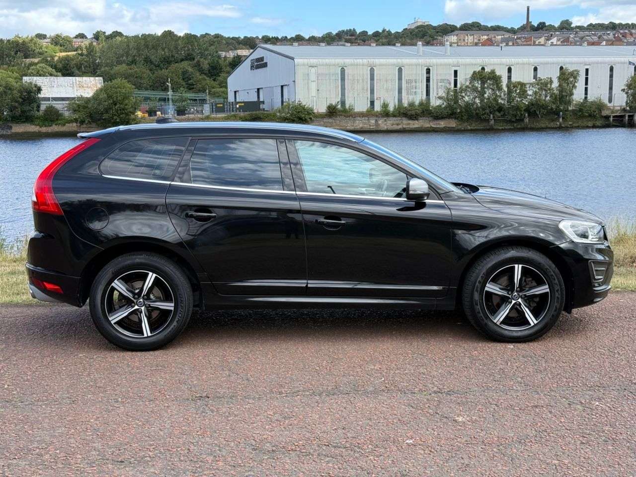A 2016 VOLVO XC60 2.4 D4 R-Design Lux Nav SUV 5dr Diesel Auto AWD Euro 6 (s/s) (190 ps) **HEA A 2016 VOLVO XC60 2.4 D4 R-Design Lux Nav SUV 5dr Diesel Auto AWD Euro 6 (s/s) (190 ps) **HEA