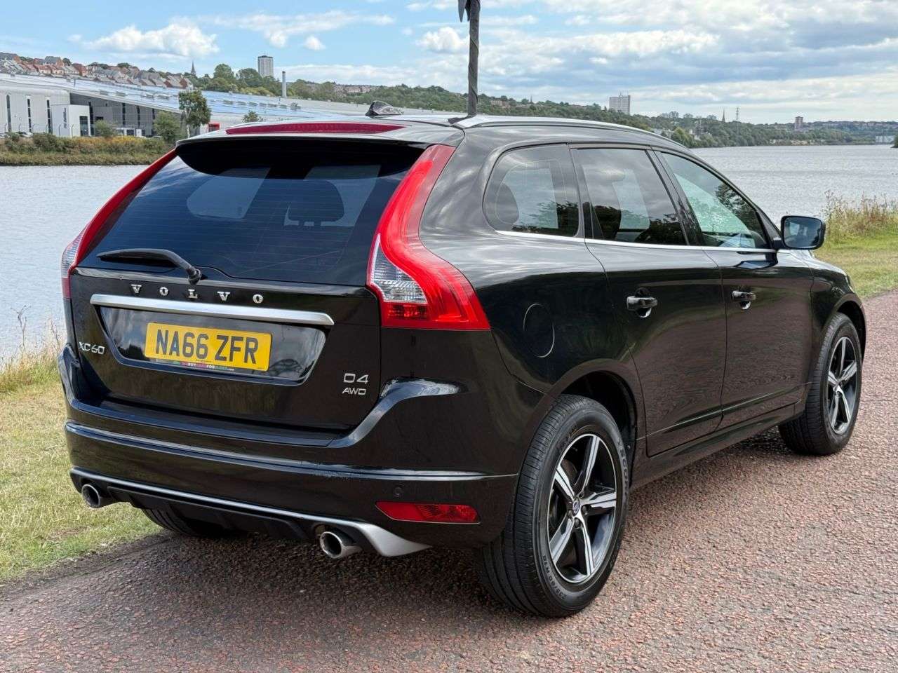 A 2016 VOLVO XC60 2.4 D4 R-Design Lux Nav SUV 5dr Diesel Auto AWD Euro 6 (s/s) (190 ps) **HEA A 2016 VOLVO XC60 2.4 D4 R-Design Lux Nav SUV 5dr Diesel Auto AWD Euro 6 (s/s) (190 ps) **HEA
