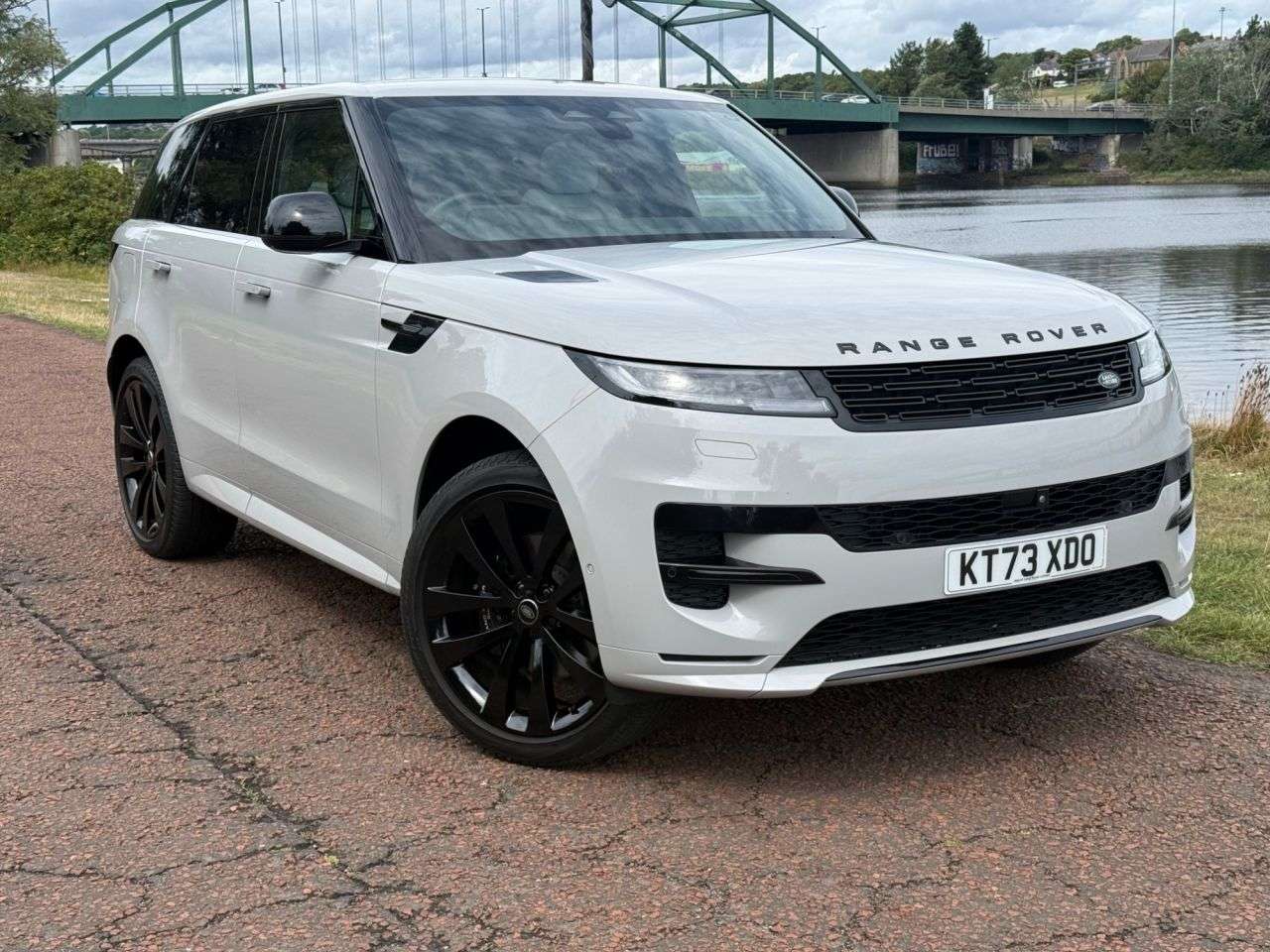 A 2023 LAND ROVER RANGE ROVER SPORT 3.0 D300 MHEV Dynamic SE SUV 5dr Diesel Auto 4WD Euro 6 (s/s) (300 ps) OPEN A 2023 LAND ROVER RANGE ROVER SPORT 3.0 D300 MHEV Dynamic SE SUV 5dr Diesel Auto 4WD Euro 6 (s/s) (300 ps) OPEN
