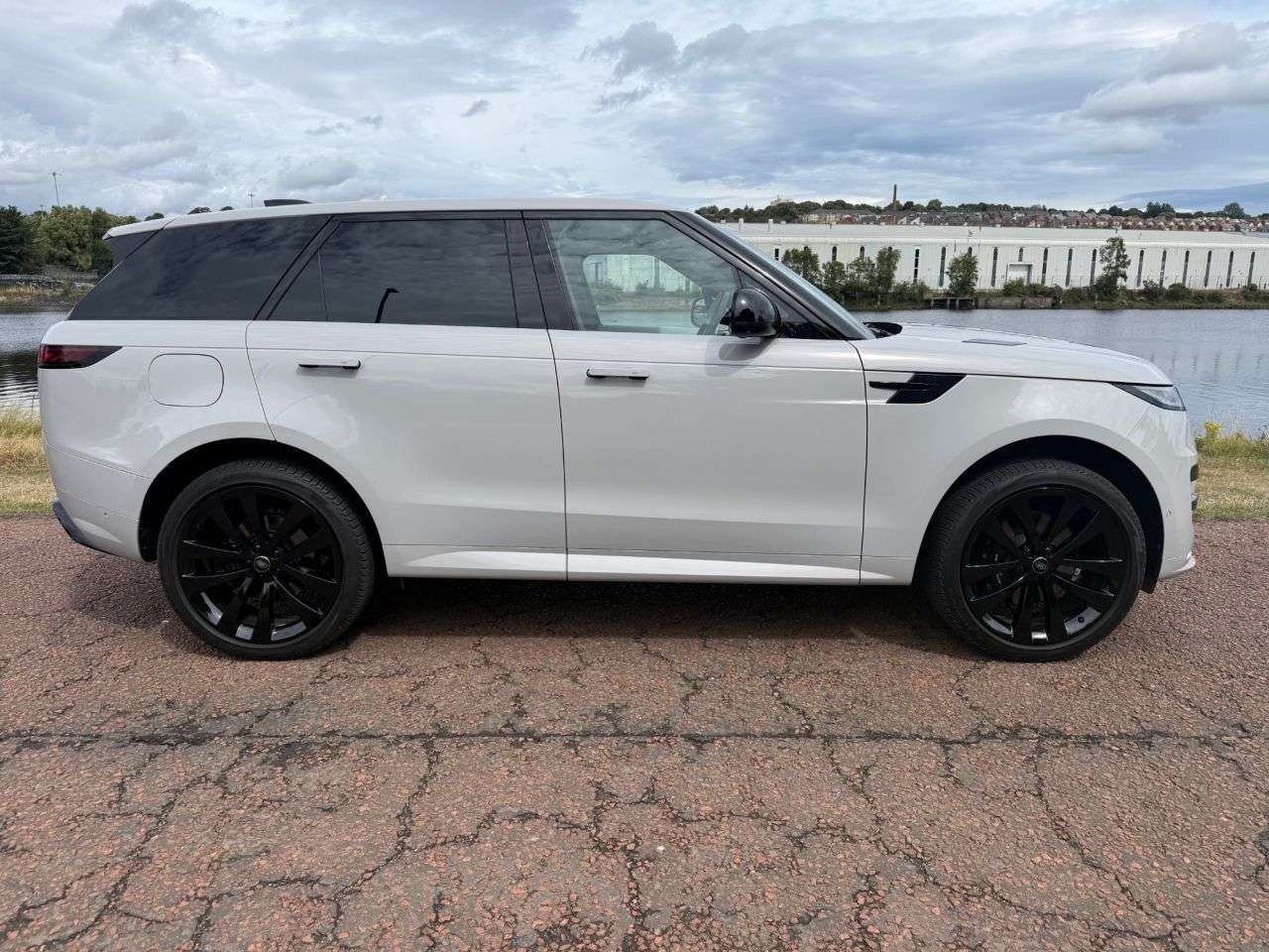 A 2023 LAND ROVER RANGE ROVER SPORT 3.0 D300 MHEV Dynamic SE SUV 5dr Diesel Auto 4WD Euro 6 (s/s) (300 ps) OPEN A 2023 LAND ROVER RANGE ROVER SPORT 3.0 D300 MHEV Dynamic SE SUV 5dr Diesel Auto 4WD Euro 6 (s/s) (300 ps) OPEN